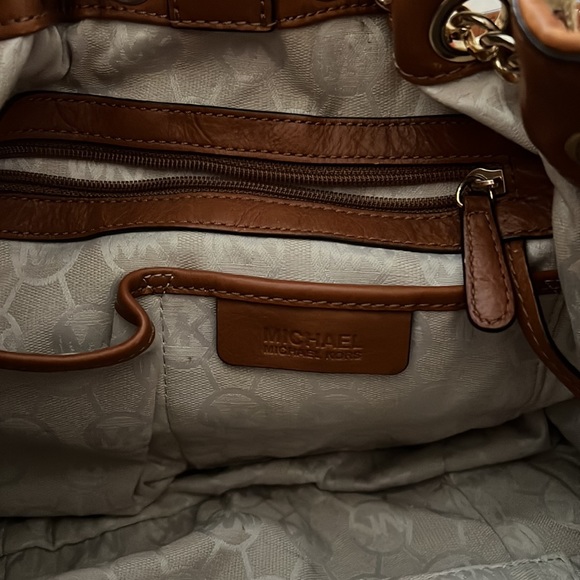 Like new condition MK purse - Picture 5 of 7